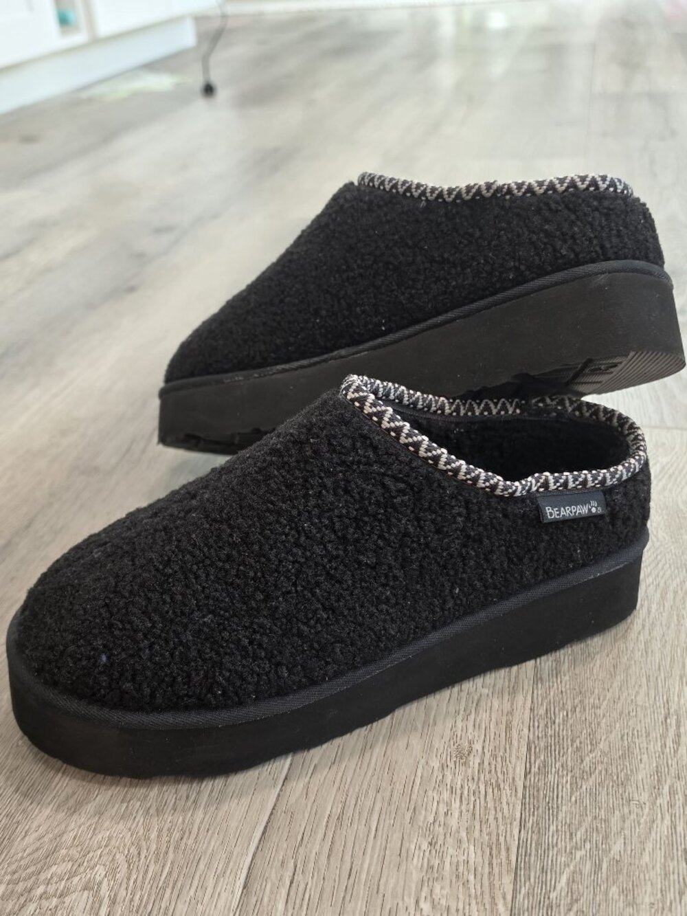 Bearpaw Snuggle Martis Women's Black Slip-On Slippers Size 10 NWT winter warm